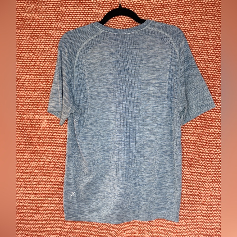 Lululemon Men's Blue Athletic Shirt - Picture 3 of 6